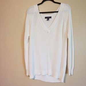 White v neck neck sweater